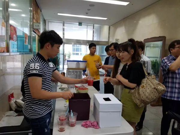 중고등부 여름수련회를 위한 생과일주스 판매